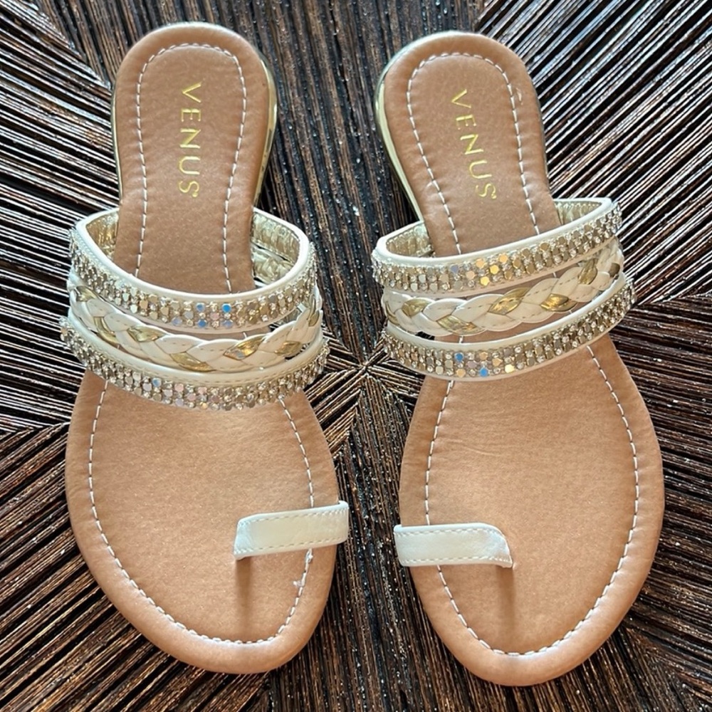 Beautiful!! White Toe Ring Flat Strapy Sandals. - image 3